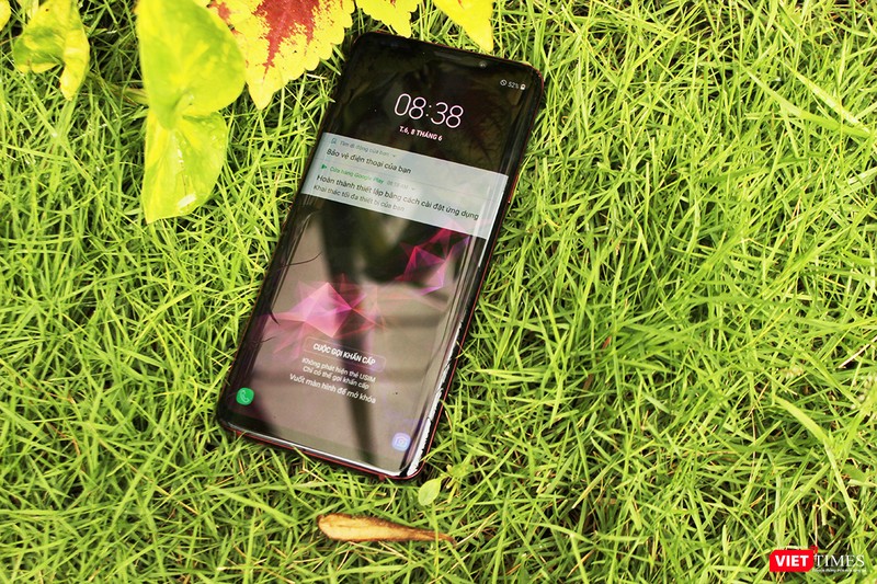 Cấu hình của Galaxy S9 Plus thuộc hàng mạnh nhất trên thị trường hiện nay, với chip Snapdragon 845, RAM 6GB, bộ nhớ trong 64 GB/128 GB tùy phiên bản, pin 3500 mAh, đạt chuẩn kháng nước IP68 Cấu hình của Galaxy S9 Plus thuộc hàng mạnh nhất trên thị trường hiện nay, với chip Snapdragon 845, RAM 6GB, bộ nhớ trong 64 GB/128 GB tùy phiên bản, pin 3500 mAh, đạt chuẩn kháng nước IP68