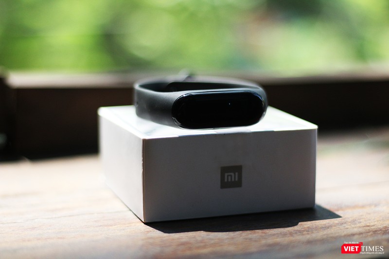 Màn hình của Mi Band 3 có kích thước là 0,78 inch. Đây là sự đổi mới thứ hai mà chúng tôi muốn đề cập đến, khi màn hình của Mi Band 2 chỉ có kích thước 0.42 inch. Ngoài ra, màn hình của Mi Band 3 cũng có cảm ứng, "lên đời" so với Mi Band 2