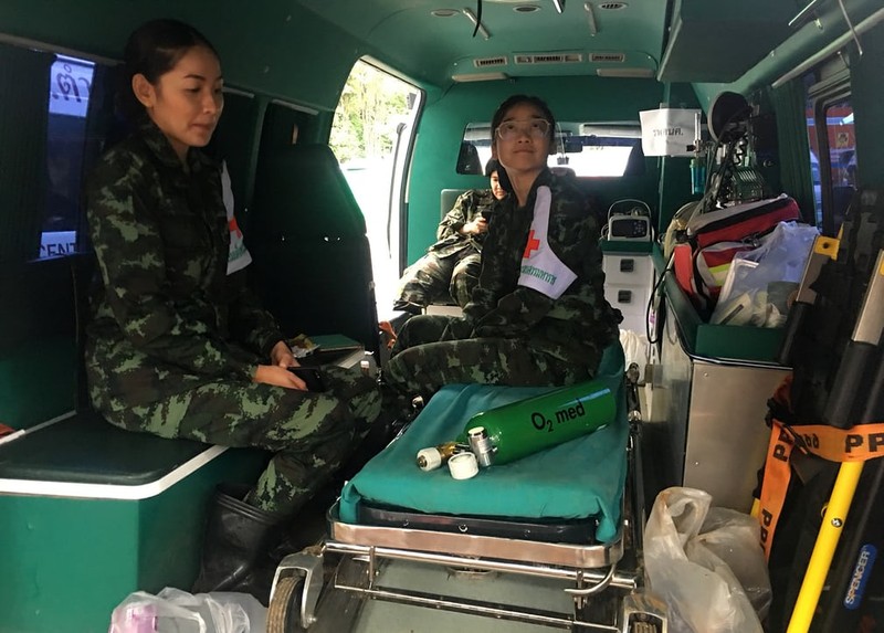 Bên trong xe cứu thương (ảnh Reuters)