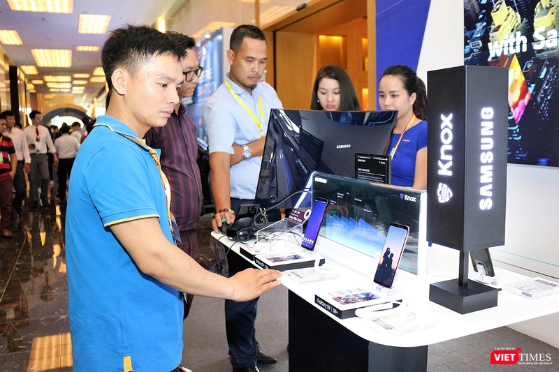 Gian hàng của Samsung luôn thu hút khách tham quan