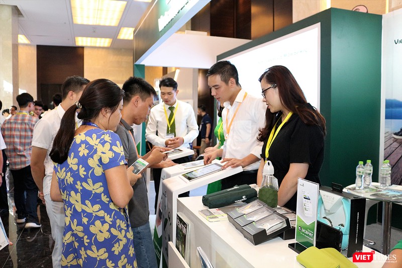 Các ngân hàng cũng mang đến triển lãm các dịch vụ thanh toán phi tiếp xúc