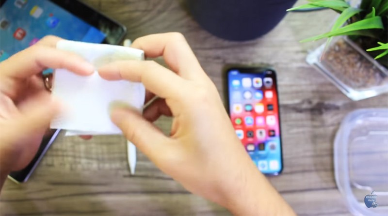 Từ miếng giấy bị xé, hãy gấp làm 4