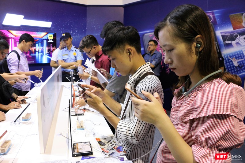 Các mẫu điện thoại của Sony cũng rất hấp dẫn giới trẻ