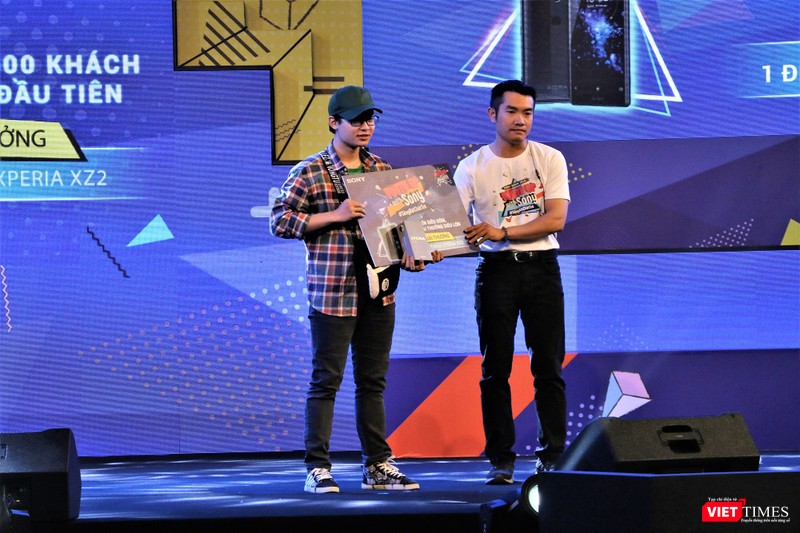 Đây là người may mắn trúng thưởng chiếc Sony Xperia XZ2