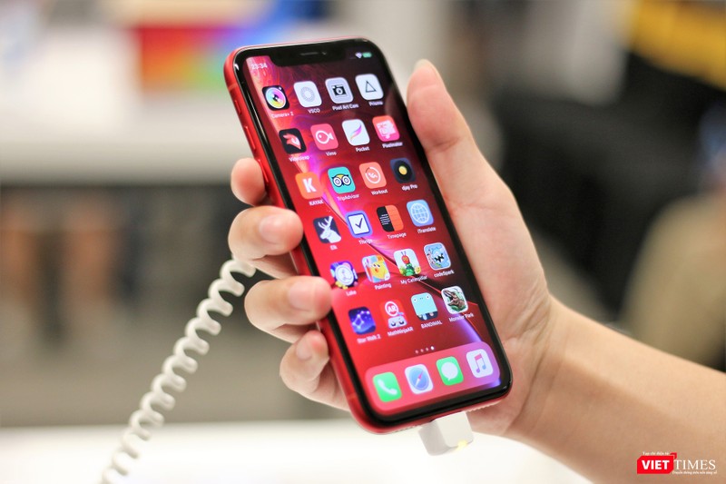 Phiên bản iPhone XR 64GB được FPT Shop bán với giá 22,9 triệu đồng, phiên bản 128 GB là 24,9 triệu đồng và 256 GB là 26,9 triệu đồng Phiên bản iPhone XR 64GB được FPT Shop bán với giá 22,9 triệu đồng, phiên bản 128 GB là 24,9 triệu đồng và 256 GB là 26,9 triệu đồng