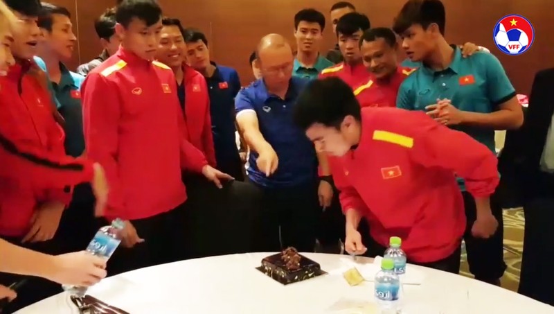 Đức Huy bị thầy Park troll nhân dịp sinh nhật