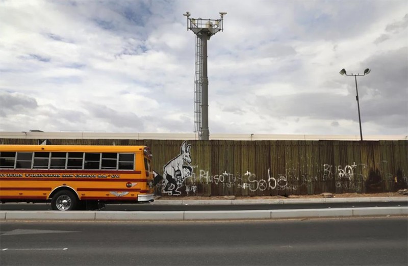 Một trạm camera giám sát đặt tại hàng rào biên giới Mỹ - Mexico vào ngày 26 tháng 9 năm 2016 (ảnh John Moore/ Getty Images) Một trạm camera giám sát đặt tại hàng rào biên giới Mỹ - Mexico vào ngày 26 tháng 9 năm 2016 (ảnh John Moore/ Getty Images)