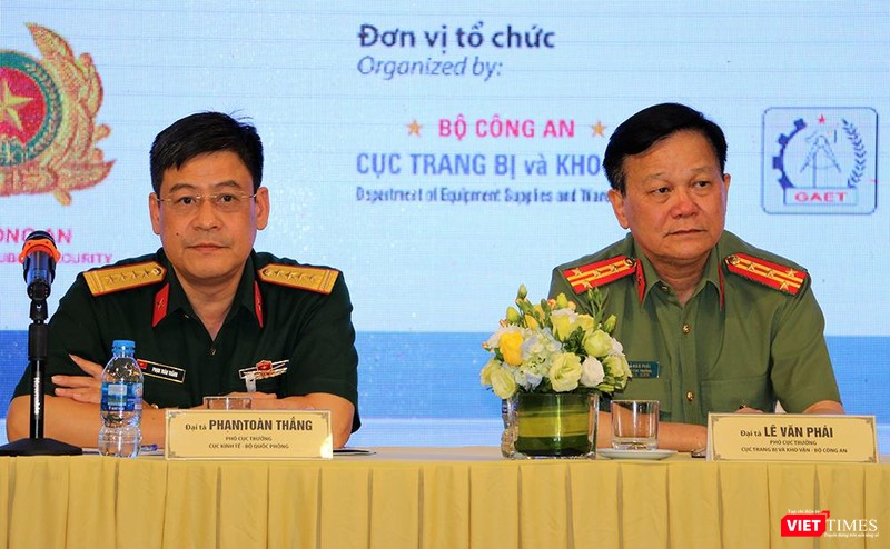 Đại tá Phạm Toàn Thắng và Đại tá Lê Văn Phái, đại diện các đơn vị tổ chức trực thuộc Bộ Quốc phòng và Bộ Công an