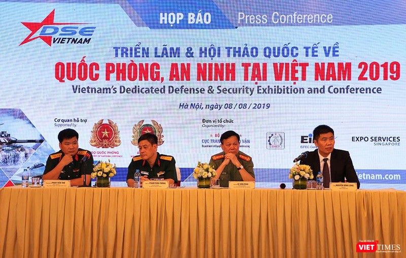 Đại diện Ban tổ chức Triển lãm DSE 2019 trả lời các câu hỏi của báo chí về sự kiện này