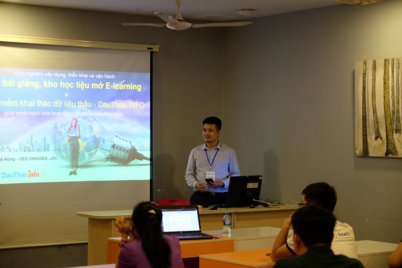 Ông Nguyễn Thế Hùng chia sẻ về kinh nghiệm xây dựng, triển khai và vận hành kho bài giảng, kho học liệu mở e-learning của Bộ Giáo Dục