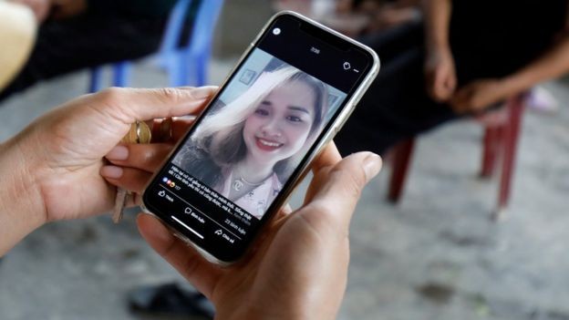 Bùi Thị Nhung, 19 tuổi, được gia đình thông báo mất liên lạc (ảnh: Reuters)