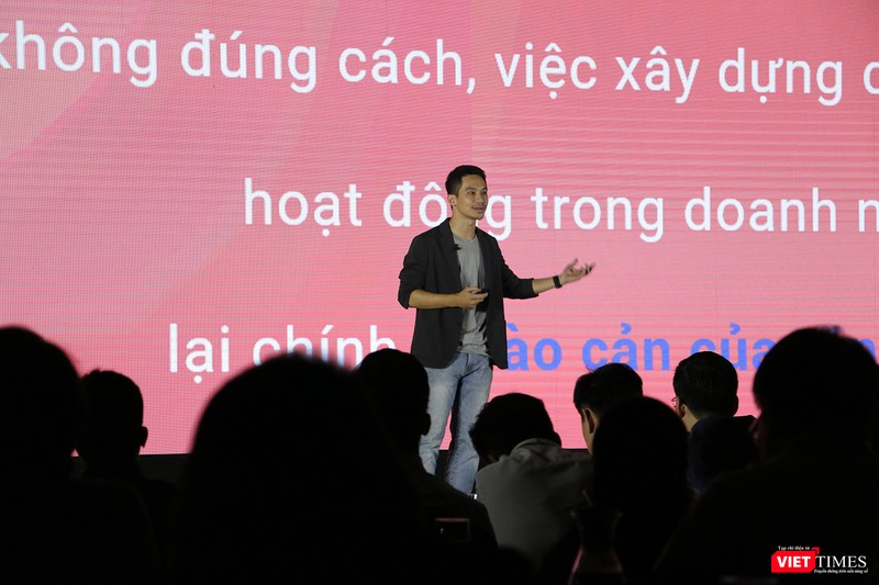 ông Trịnh Ngọc Bảo, Giám đốc Vận hành Base.vn giới thiệu phần mềm Base Workflow