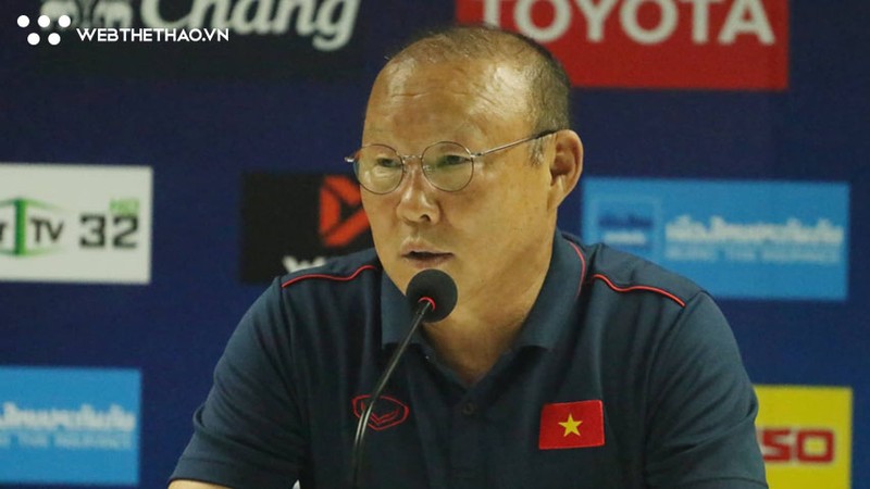 Ông Park Hang-seo trả lời họp báo về chấn thương của Quang Hải