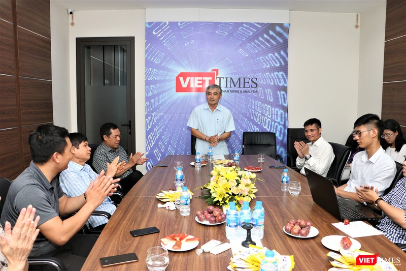 Chủ tịch Nguyễn Minh Hồng biểu dương những thành tích mà VietTimes đã đạt được trong thời gian qua, nhất là những thông tin chính xác, kịp thời về dịch bệnh Covid-19 Chủ tịch Nguyễn Minh Hồng biểu dương những thành tích mà VietTimes đã đạt được trong thời gian qua, nhất là những thông tin chính xác, kịp thời về dịch bệnh Covid-19