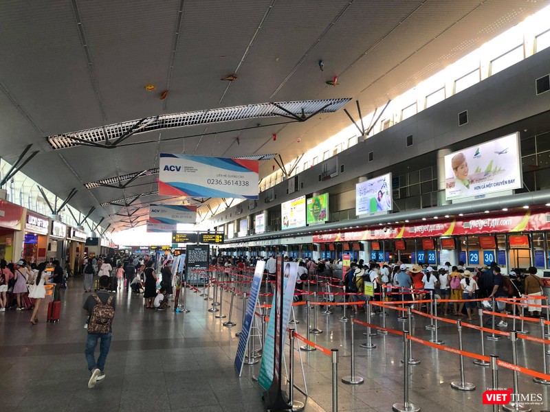 Hình ảnh tại ga đến (Arrivals) Hình ảnh tại ga đến (Arrivals)