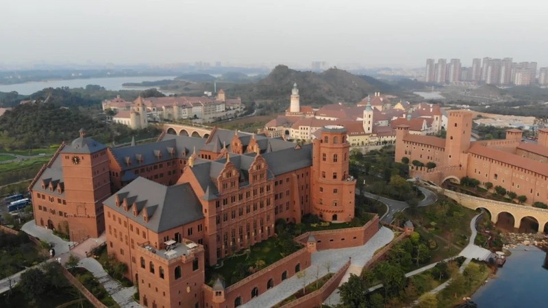 Trụ sở của Huawei được thiết kế như một lâu đài châu Âu (Ảnh: Domus)