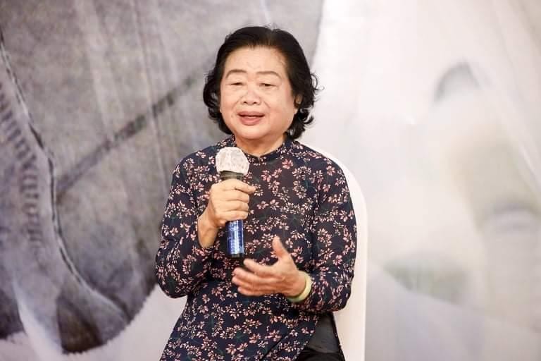 Nguyên Phó Chủ tịch nước Trương Mỹ Hoa đến dự Khai mạc triển lãm ảnh và ra mắt sách của Nhiếp ảnh gia Nguyễn Á. Ảnh: Hoà Bình