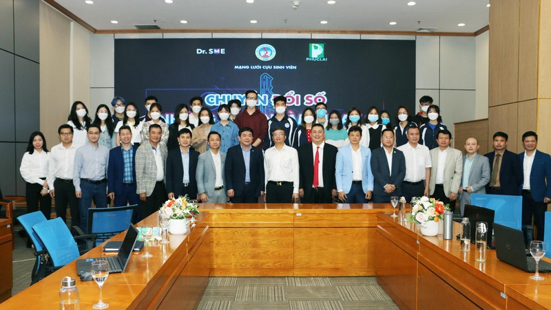 Các đại biểu tham dự hội thảo chuyển đổi số tại Đại học Kinh tế quốc dân Hà Nội (ảnh Đăng Khoa) Các đại biểu tham dự hội thảo chuyển đổi số tại Đại học Kinh tế quốc dân Hà Nội (ảnh Đăng Khoa)