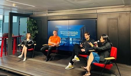 Từ trái sang phải: Bà Lynn Hoàng - Giám đốc Binance Đông Nam Á; Ông Jerome Modolo - Giám đốc FPT Software Pháp; Ông David Princay - Giám đốc Binance Pháp; Bà Gwendolyn Regina - Giám đốc đầu tư BNB Chain.