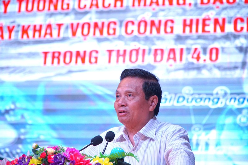 Tiến sĩ Lê Doãn Hợp tại buổi nói chuyện chuyên đề Tiến sĩ Lê Doãn Hợp tại buổi nói chuyện chuyên đề