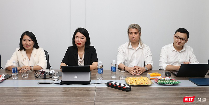 Từ trái sang phải: bà Trịnh Thị Hương - TGĐ công ty; bà Nguyễn Thị Thu Phương - Chủ tịch công ty; ông Trịnh Vũ Hiệp - Phó TGĐ công ty; ông Nguyễn Hoài Nam - Phó Tổng giám đốc