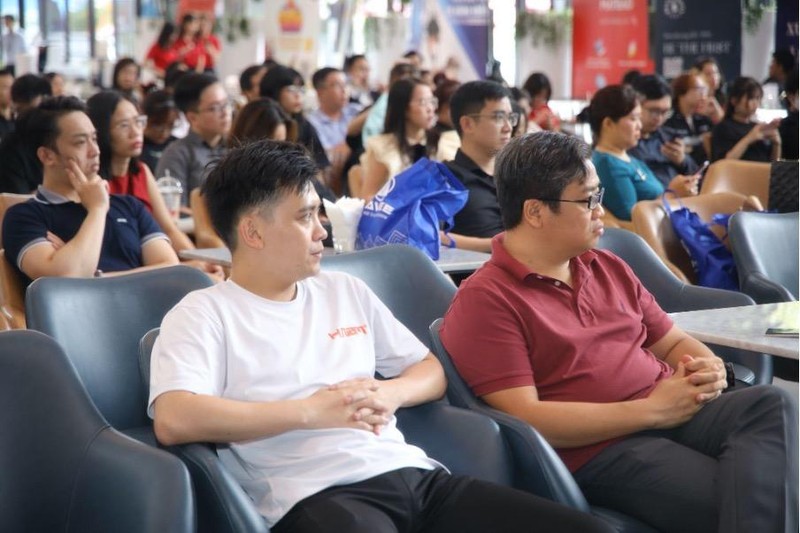 Những người tham dự talkshow