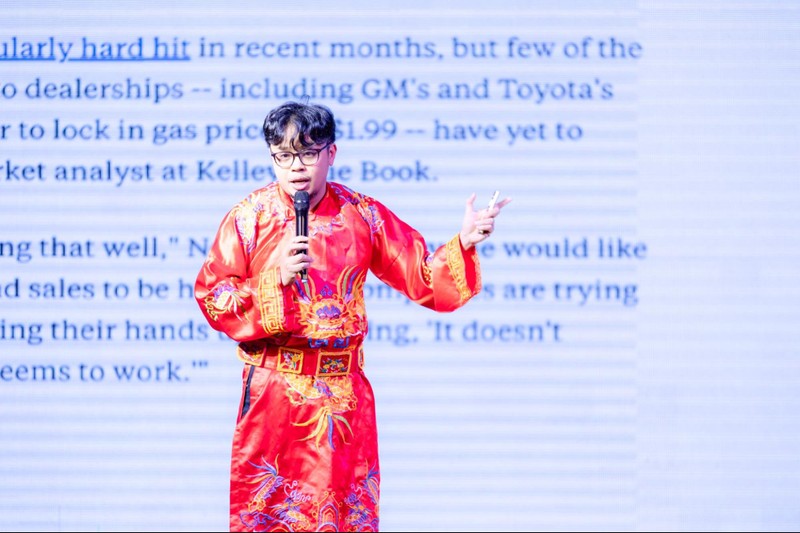 Táo Sáng tạo (Ông Hồ Công Hoài Phương - Nguyên Giám đốc hoạch định chiến lược truyền thông Dentsu; Đồng sáng lập và Giám đốc sáng tạo The Partners