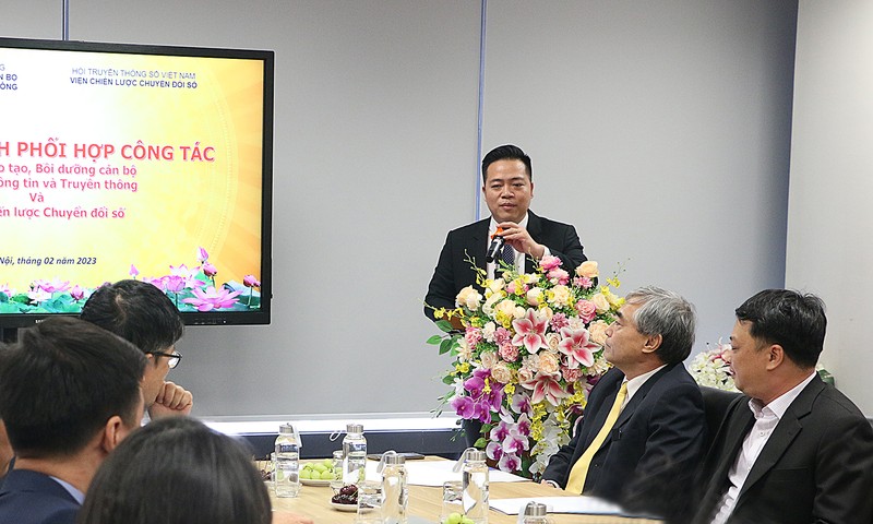 Ông Đinh Đức Thiện - Hiệu trưởng Trường Đào tạo, Bồi dưỡng cán bộ TT&amp;TT - phát biểu tại sự kiện