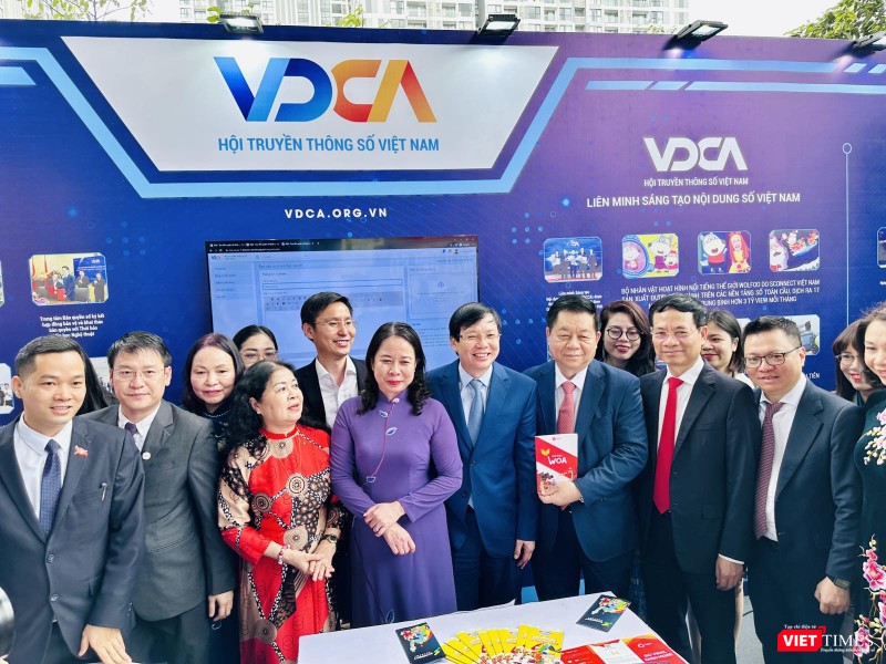 Lãnh đạo Đảng và Nhà nước thăm gian hàng triển lãm của Hội Truyền thông số Việt Nam (VDCA), Tạp chí điện tử VietTimes và các hội viên VDCA