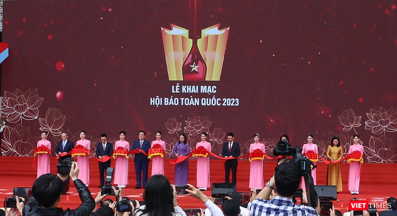 Lãnh đạo Đảng và Nhà nước cắt băng khai mạc Hội báo toàn quốc 2023 