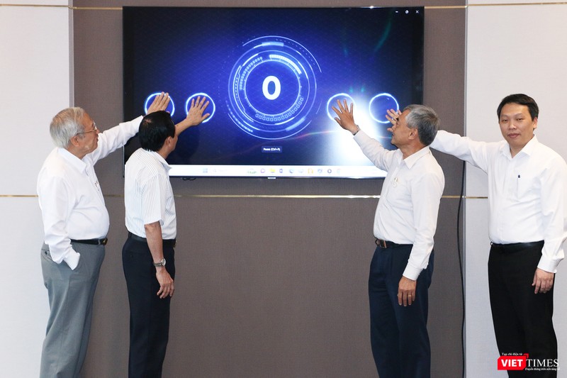 vt_khai mac trang co van.jpg