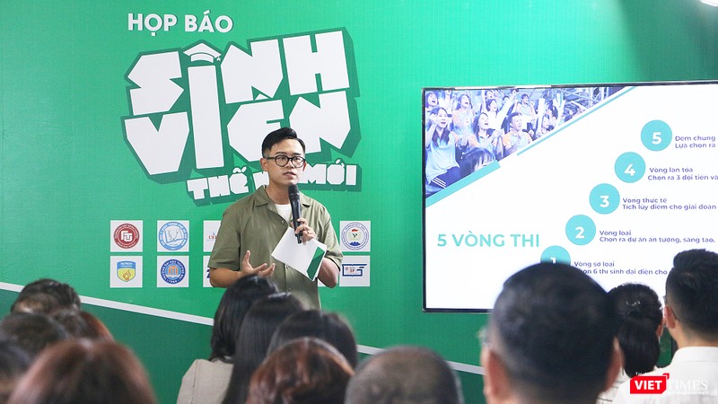 MC Đức Bảo giới thiệu về chương trình "Sinh viên thế hệ mới"