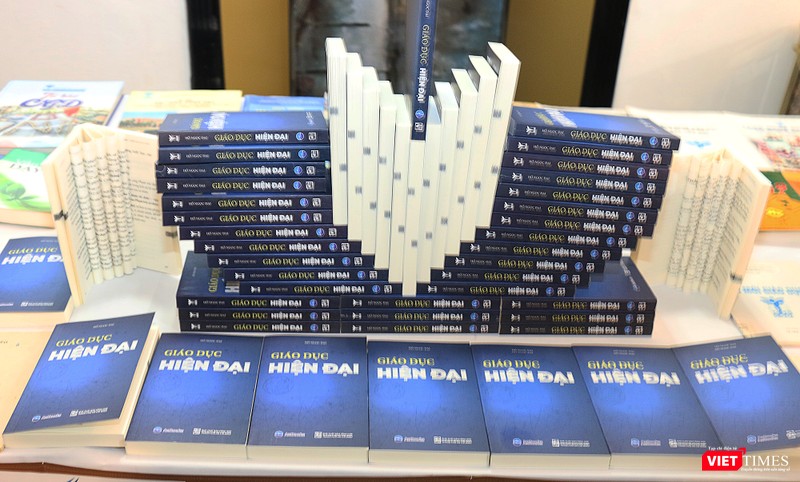 vt_sach giao duc hien dai.jpg