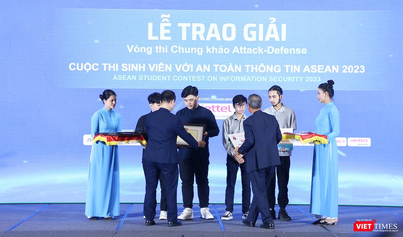 vt_trao giai sinh vien voi attt.jpg