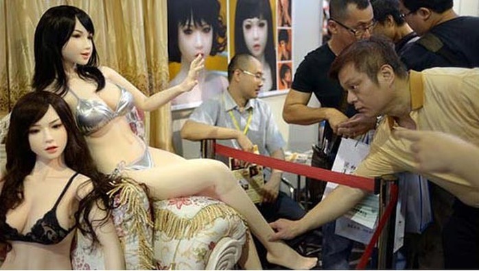 robot tinh duc 2.jpg