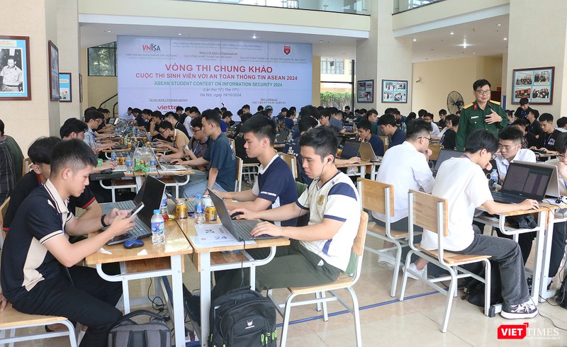 vt_sinh vien thi 1.jpg