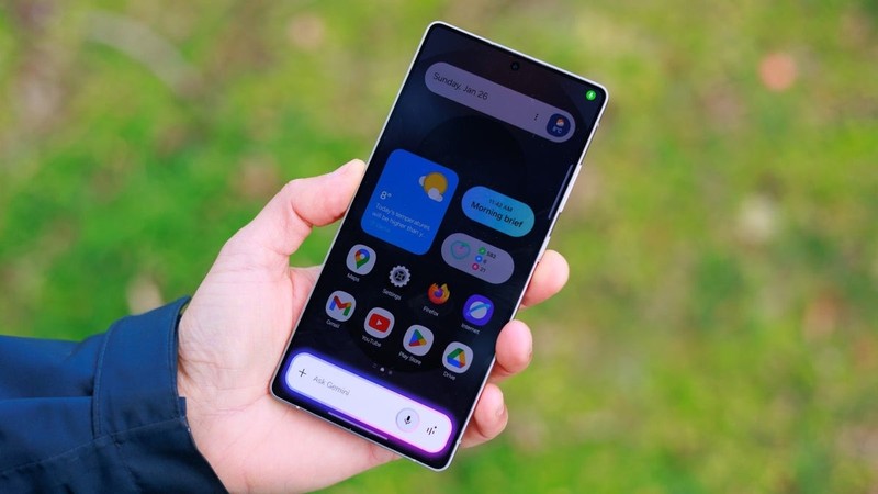 Galaxy S25 Ultra - Phone Arena 2.jpg