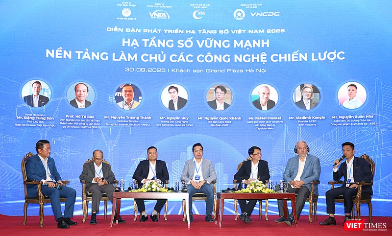 Các diễn giả tham dự Diễn đàn Phát triển Hạ tầng số 