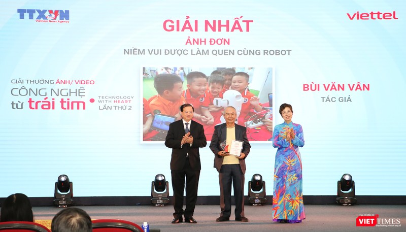 Tác giả nhận giải Nhất Giải thưởng "Công nghệ đến Trái tim" lần thứ hai