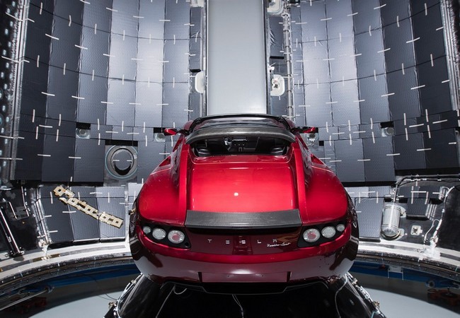Đây là chiếc Tesla Roadster mà Elon Musk đang chuẩn bị đưa lên sao Hỏa  ảnh 3