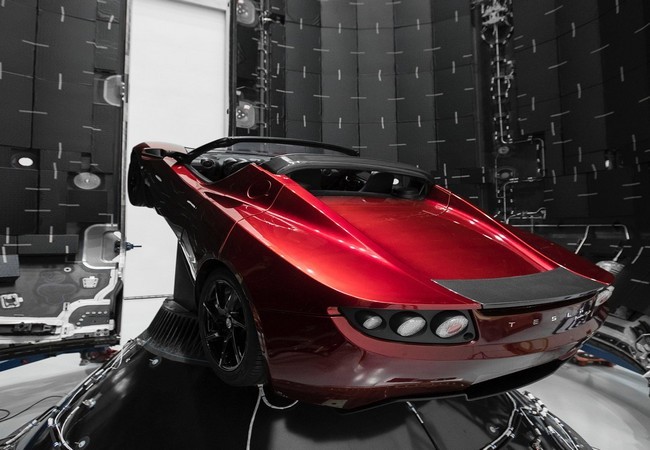 Đây là chiếc Tesla Roadster mà Elon Musk đang chuẩn bị đưa lên sao Hỏa  ảnh 4
