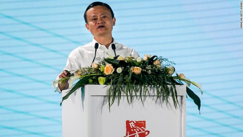 Tháng 7/2017, quỹ từ thiện của Jack Ma trao tặng số tiền 500.000 Nhân dân tệ (gần 74.000 USD) cho 20 trường học ở các vùng nông thôn Trung Quốc nhằm hỗ trợ phát triển giáo dục nông thôn - Ảnh Getty.