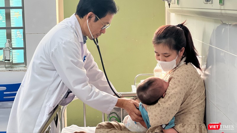 Trẻ dưới 12 tháng tuổi, phụ nữ có thai mắc sởi có nguy cơ biến chứng nặng