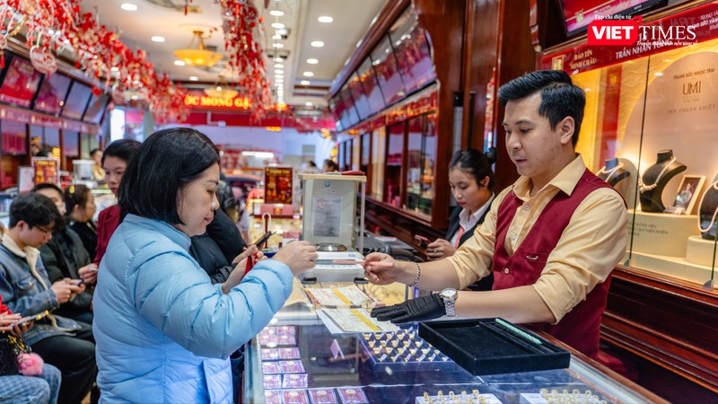 Thanh tra Chính phủ chủ trì, phối hợp với Bộ Công Thương, Bộ Tài chính, Bộ Công an và Ngân hàng Nhà nước Việt Nam thành lập Đoàn thanh tra thực hiện thanh tra việc chấp hành chính sách, pháp luật của các tổ chức tín dụng, doanh nghiệp trong hoạt động kinh doanh vàng. Ảnh minh họa