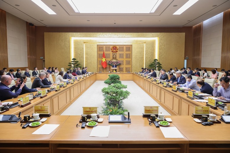 Thủ tướng nhấn mạnh, Việt Nam luôn lắng nghe, thấu hiểu, chia sẻ và cùng các đối tác giải quyết các khó khăn, vướng mắc với tinh thần lợi ích hài hòa, rủi ro chia sẻ để tạo thuận lợi nhất cho giải quyết thủ tục hành chính, đẩy mạnh công nhận lẫn nhau. Ảnh: VGP/Nhật Bắc