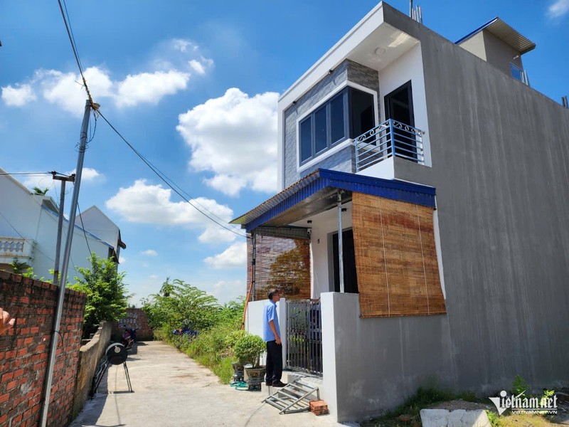 Ngôi nhà 2 tầng mà gia đình ông Hữu đang sử dụng là xây dựng trái quy định trên đất của người khác. Ảnh: Hoài Anh/VietNamNet