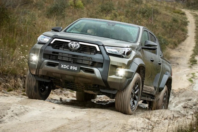Toyota Hilux bản nâng cấp sẽ có 3 lựa chọn phiên bản thay vì chỉ 1 lựa chọn duy nhất như trước đây.