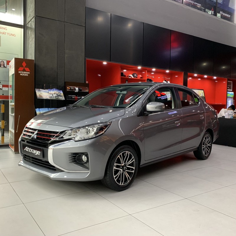 Mitsubishi Attrage MT màu xám được nhiều khách hàng mua với mục đích kinh doanh vận tải.