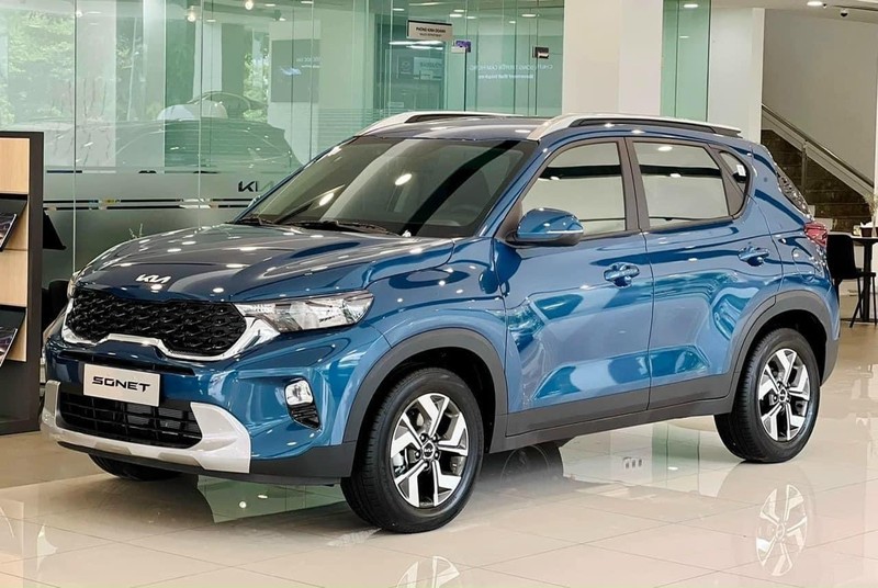 Kia Sonet mẫu mới 2024 và mẫu cũ khác nhau không quá nhiều, trong khi đều có năm sản xuất 2024.