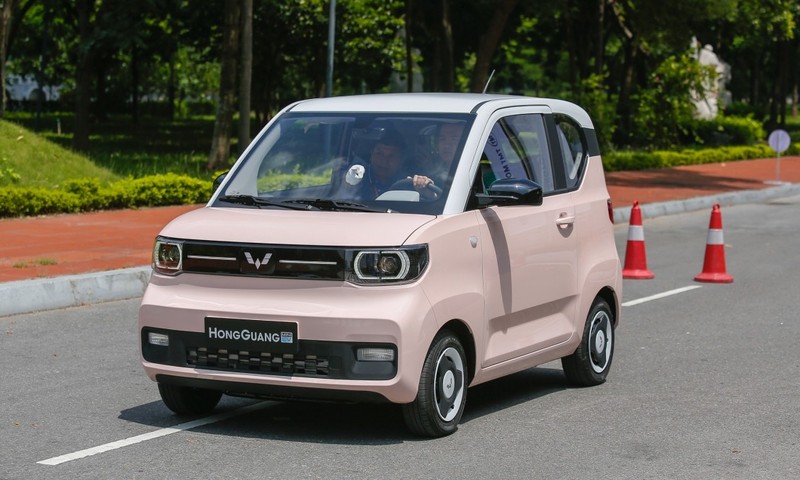 wuling EV hồng.jpeg